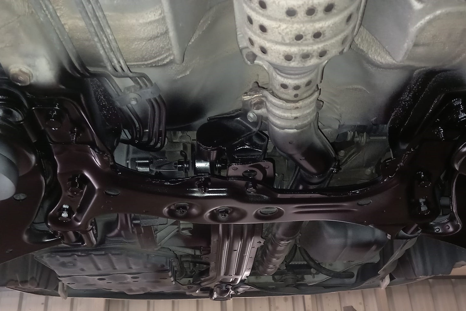 Rust removal vehicle underbody sandblasting